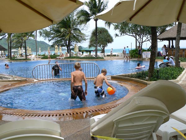  "Katathani Phuket Beach Resort"