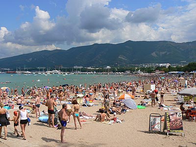 Песчаный пляж - центр города.