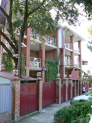 Мини-гостиница "У Константина", вход.