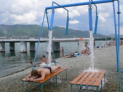 Водный массаж на пляже