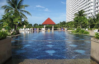 JOMTIEN BEACH CONDOMINIUM бассейн около S1|S2