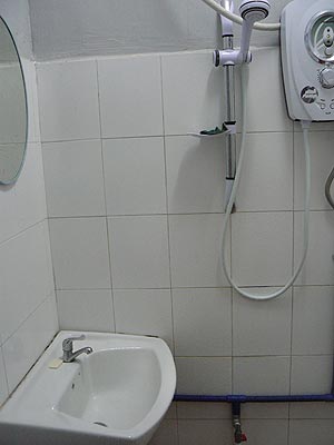про полотенце забыли, но 2 кусочка мыла и 2 бутылки питьевой воды выдали