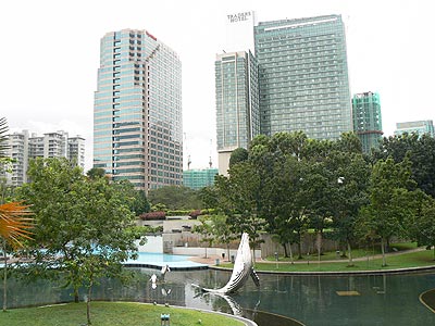 Куала-Лумпур, за башнями парк