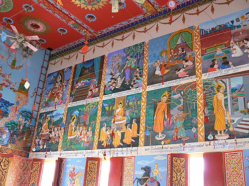 Настенная роспись храма Плай Лаем.