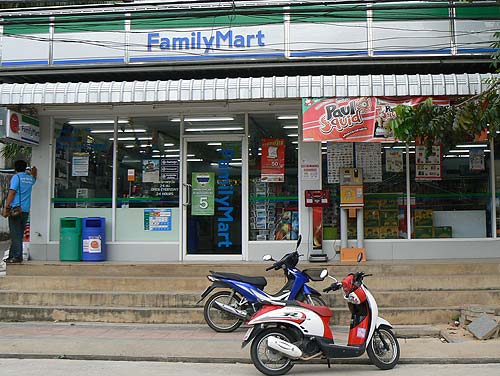 «Family Mart» на Чанг Моне.