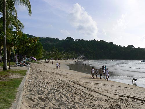 Пляж Патонг похож на центральный пляж Паттайи.